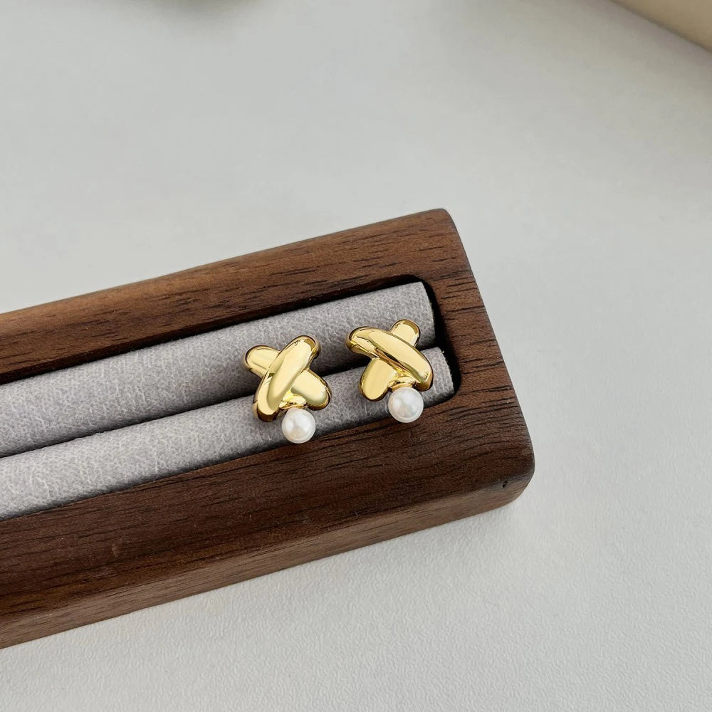 Silver Pearl Plane Ear Studs