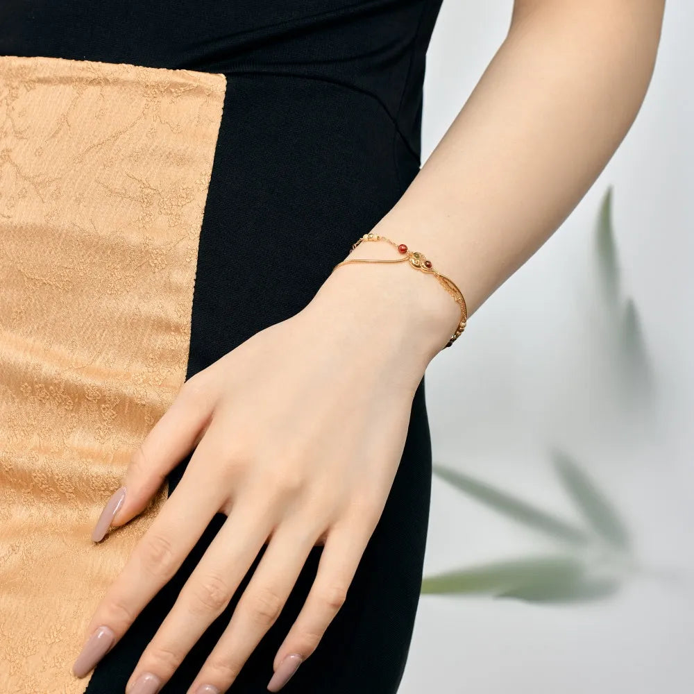 Silver Chalcedony Round Cut Gourd Beaded Bracelet