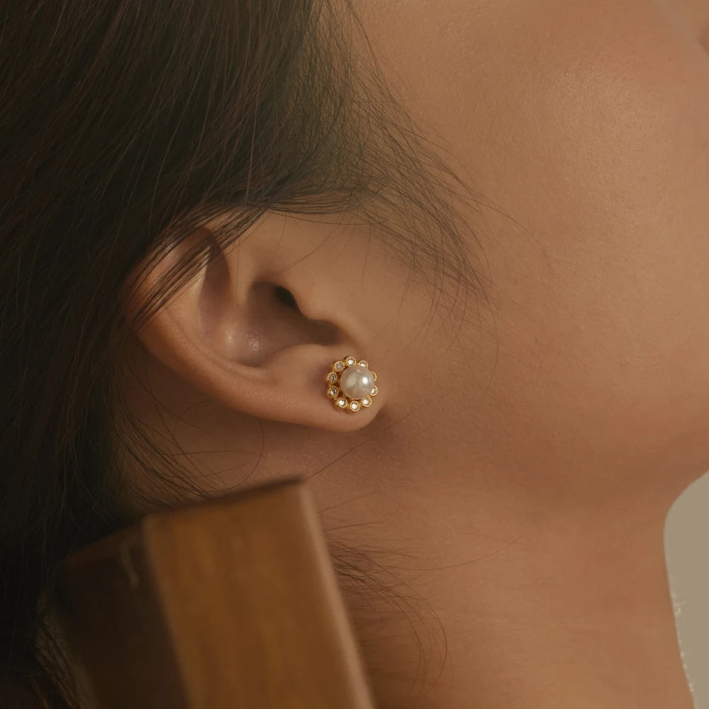 Silver Pearl Inlaid Halo Ear Studs