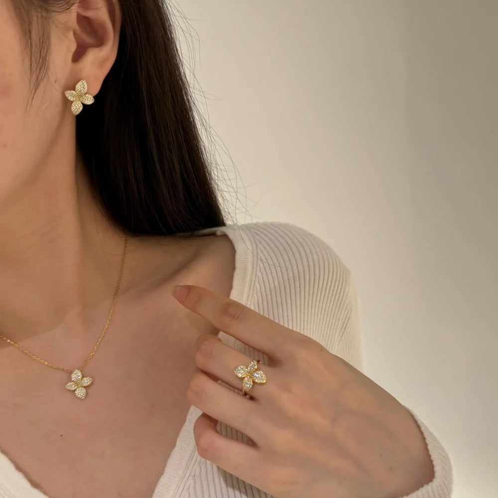 Silver Zircon Round Cut Iced Flower Pendant Necklace