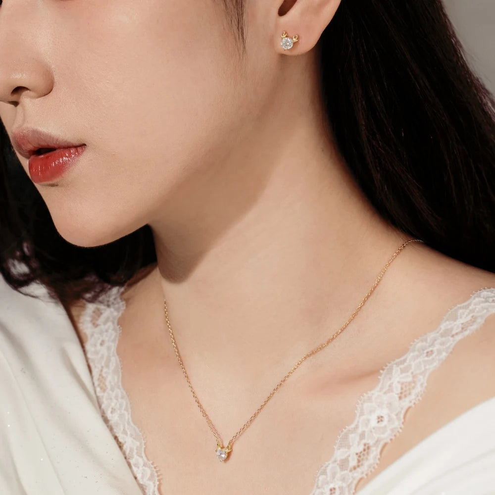 Silver Zircon Round Cut Elk Pendant Necklace