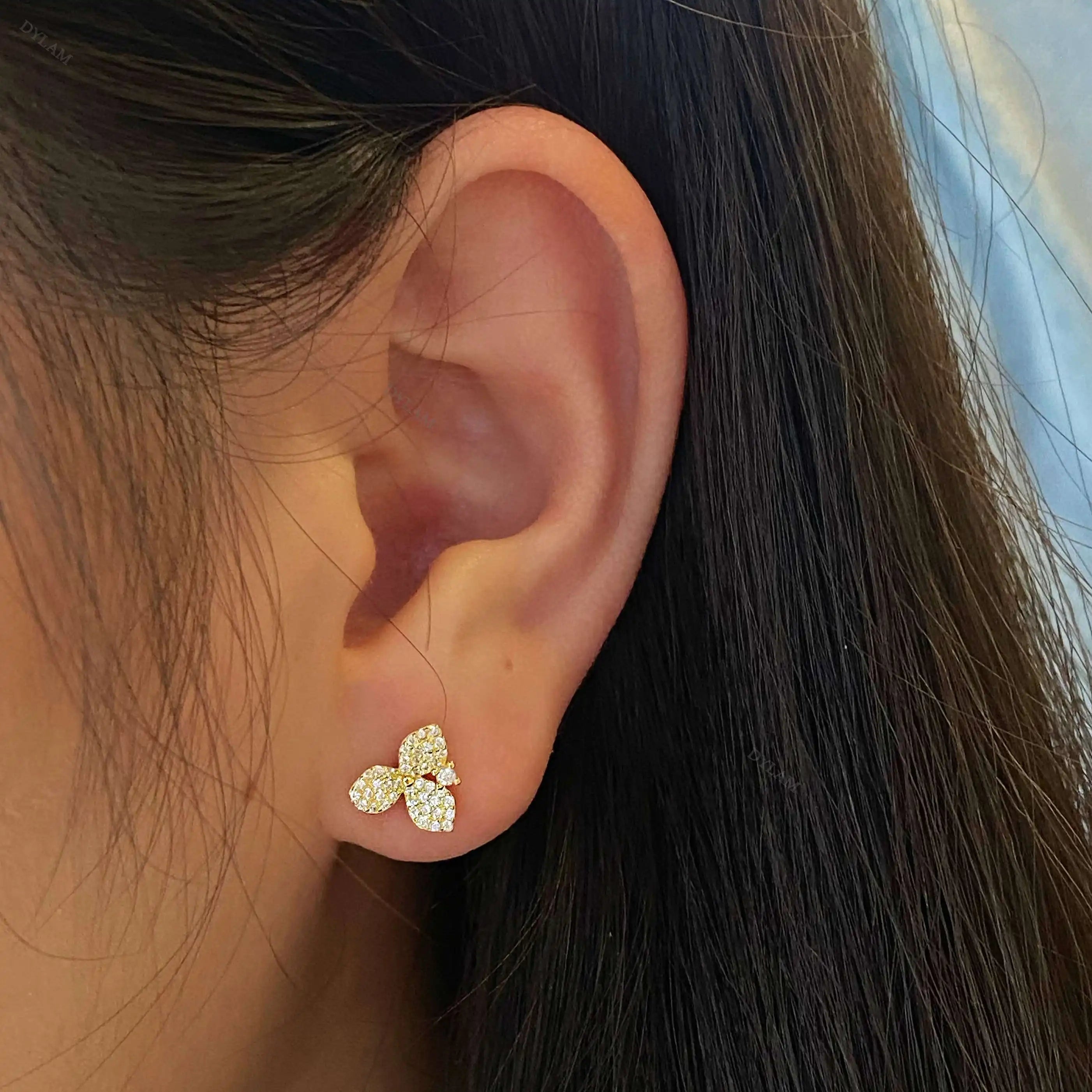 Silver Zircon Round Cut Inlaid Clover Ear Studs