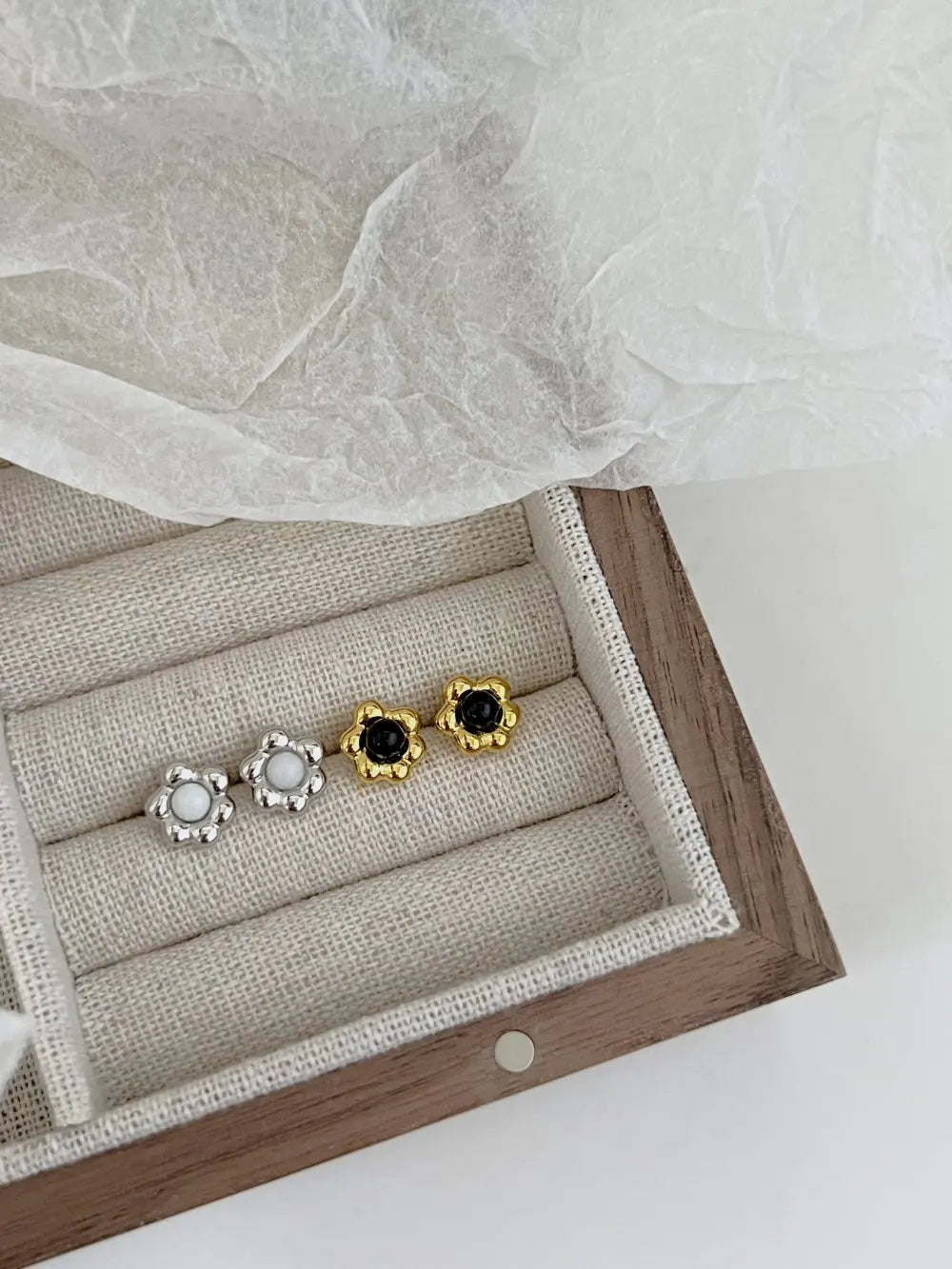 Silver Agate Round Cut Flower Ear Studs