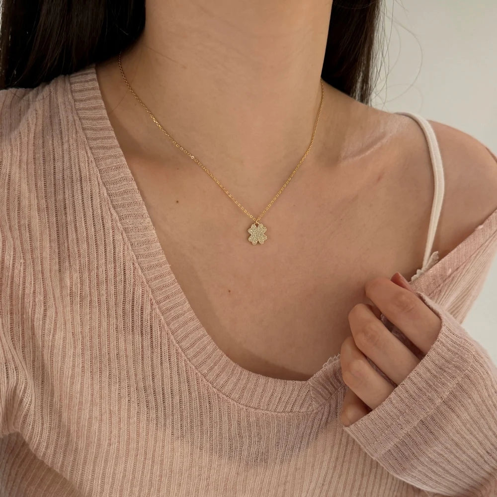 Silver Zircon Round Cut Iced 4 Leaf Clover Pendant Necklace