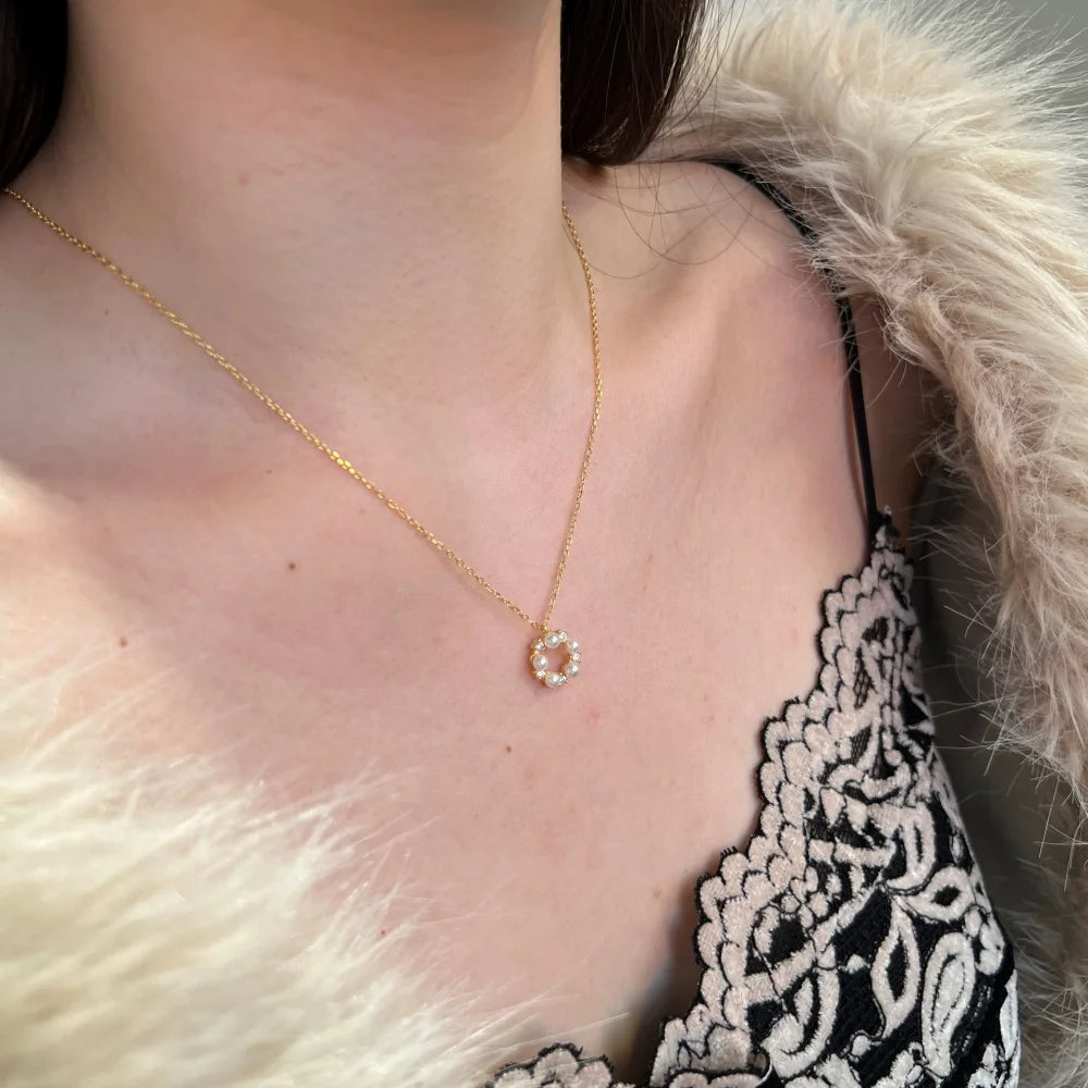 Silver Pearl Circle Pendant Necklace