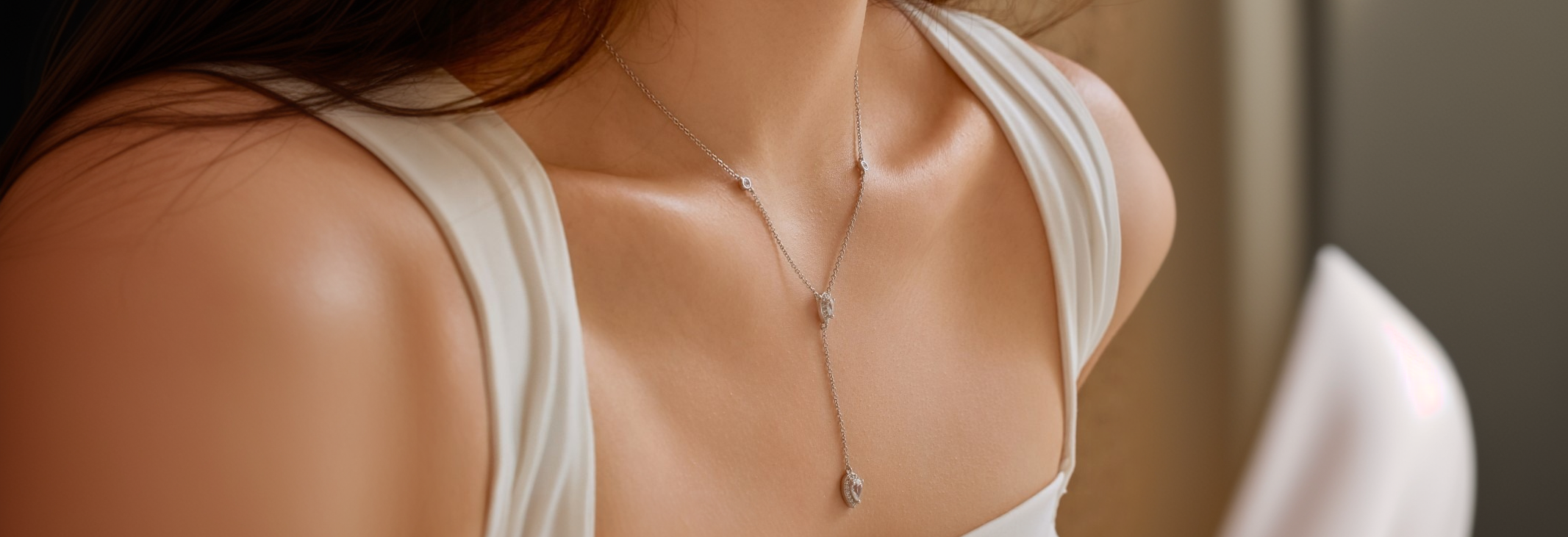 Delicate Necklaces for a Timeless Look