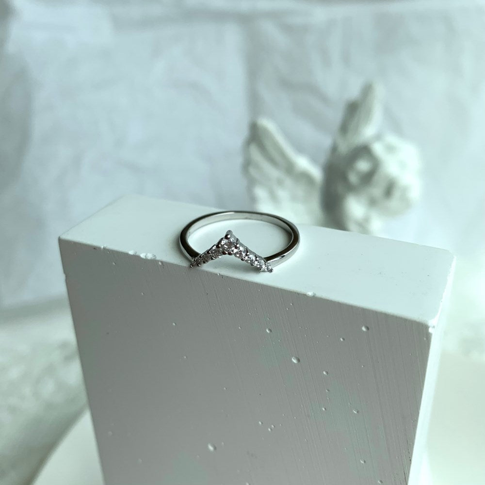 Silver Zircon Round Cut Inlaid Arrow Dainty Ring