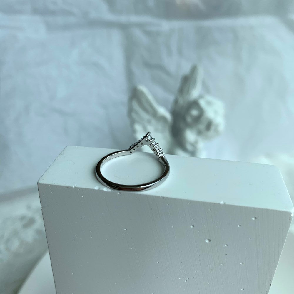 Silver Zircon Round Cut Inlaid Arrow Dainty Ring