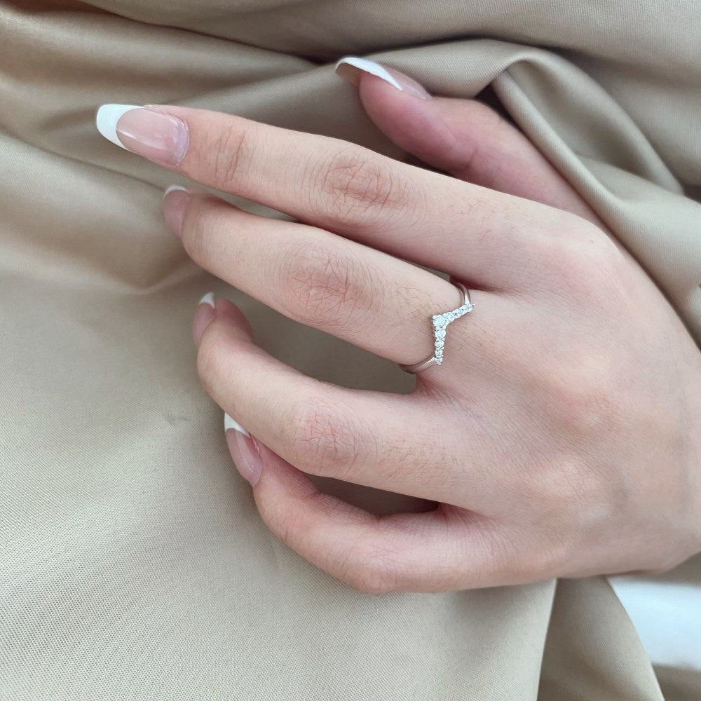 Silver Zircon Round Cut Inlaid Arrow Dainty Ring