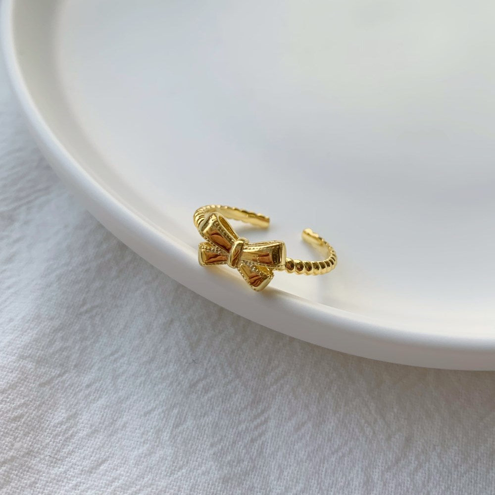 Silver Twisted Bow Dainty Ring