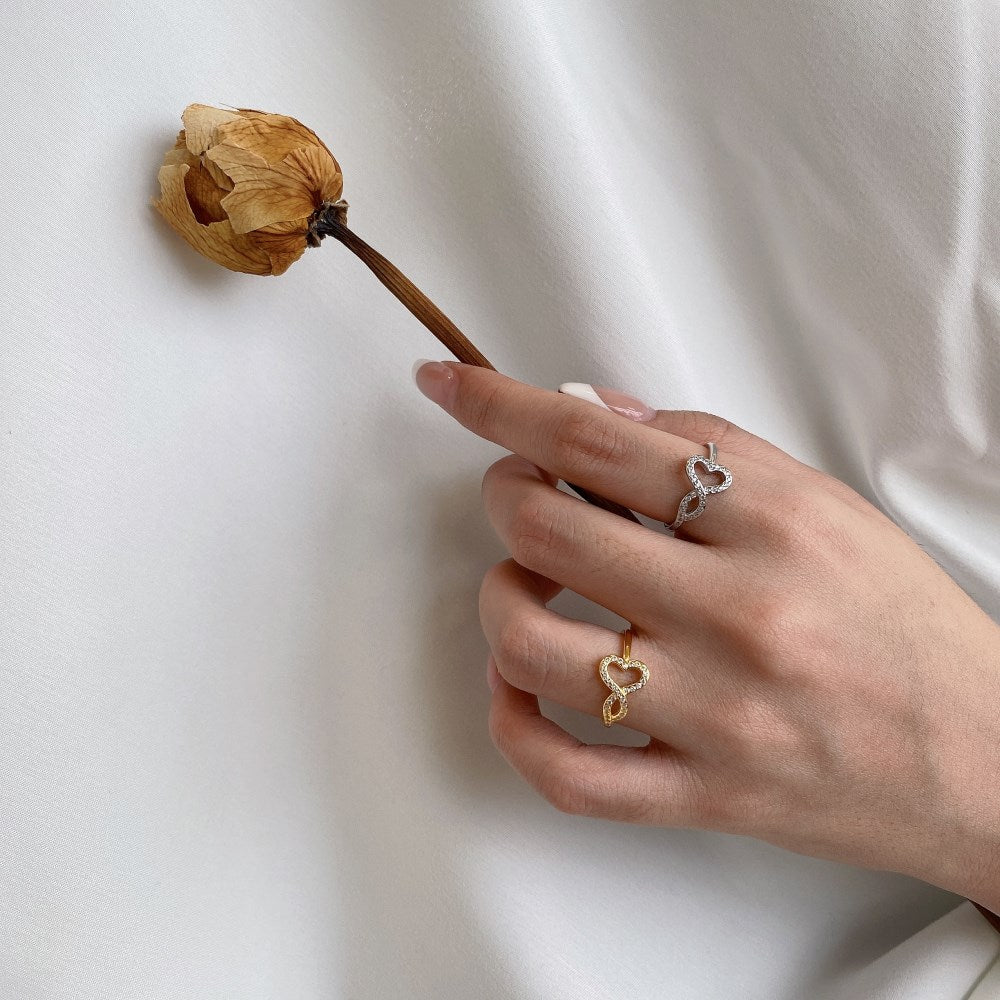 Silver Zircon Round Cut Twisted Inlaid Heart Dainty Ring