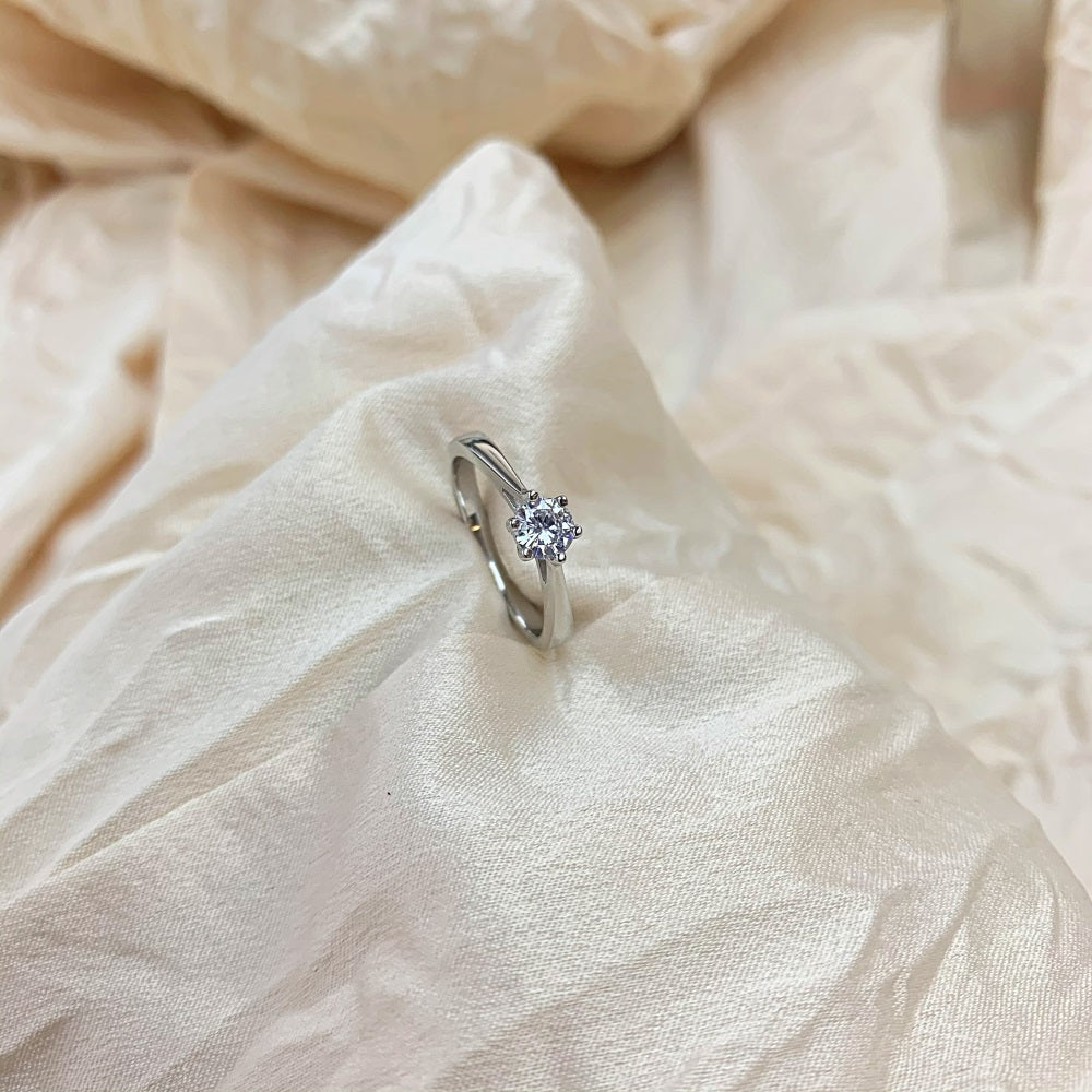 Silver Zircon Round Cut Vintage Solitaire Ring