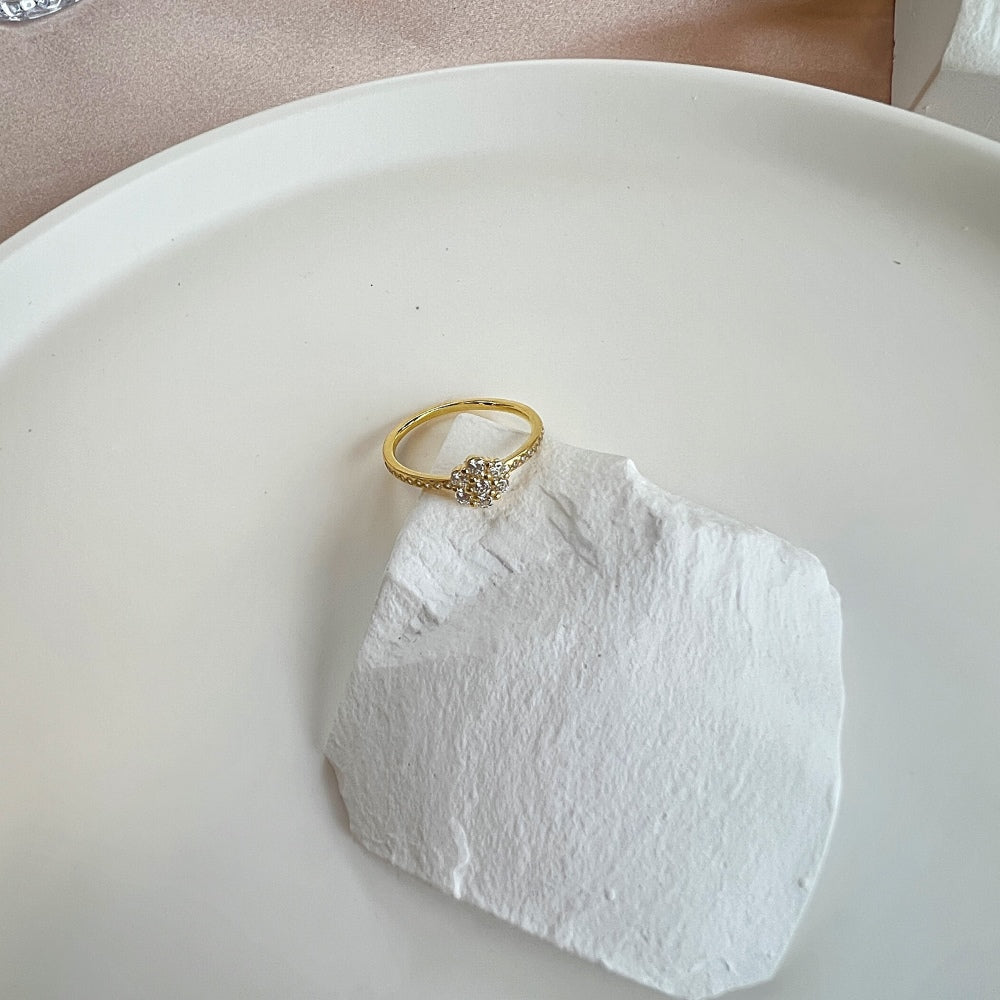 Silver Zircon Round Cut Circle Inlaid Dainty Ring