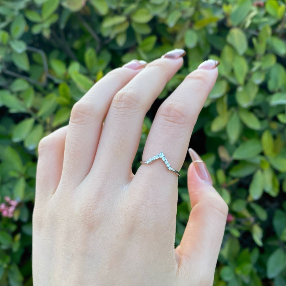 Silver Zircon Round Cut Inlaid Arrow Dainty Ring