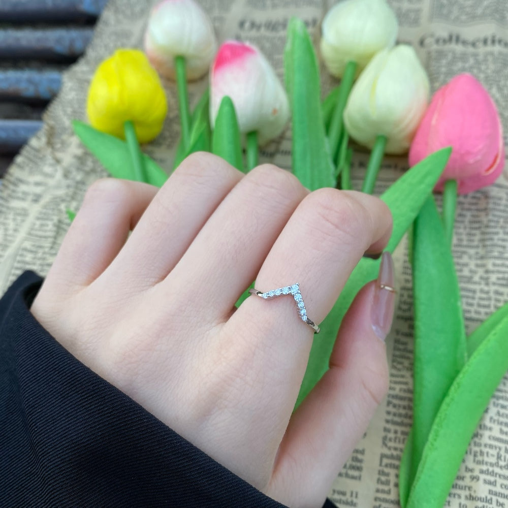 Silver Zircon Round Cut Inlaid Arrow Dainty Ring