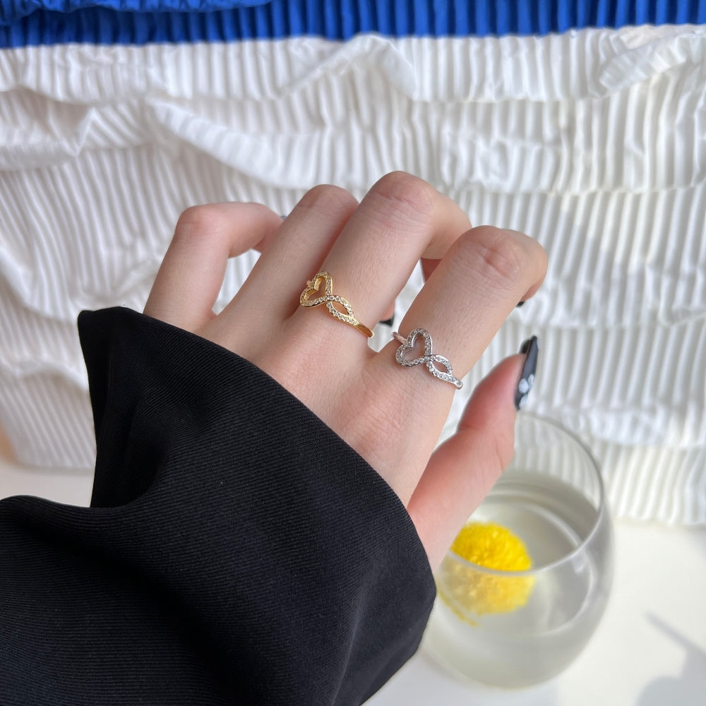 Silver Zircon Round Cut Twisted Inlaid Heart Dainty Ring