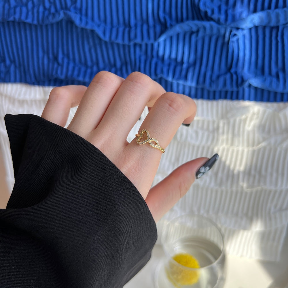 Silver Zircon Round Cut Twisted Inlaid Heart Dainty Ring