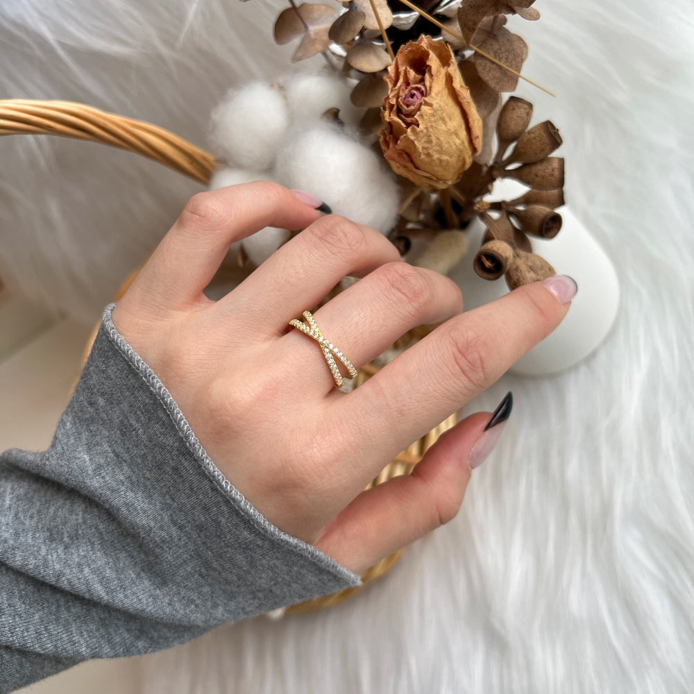 Silver Zircon Round Cut Inlaid Crossover Ring