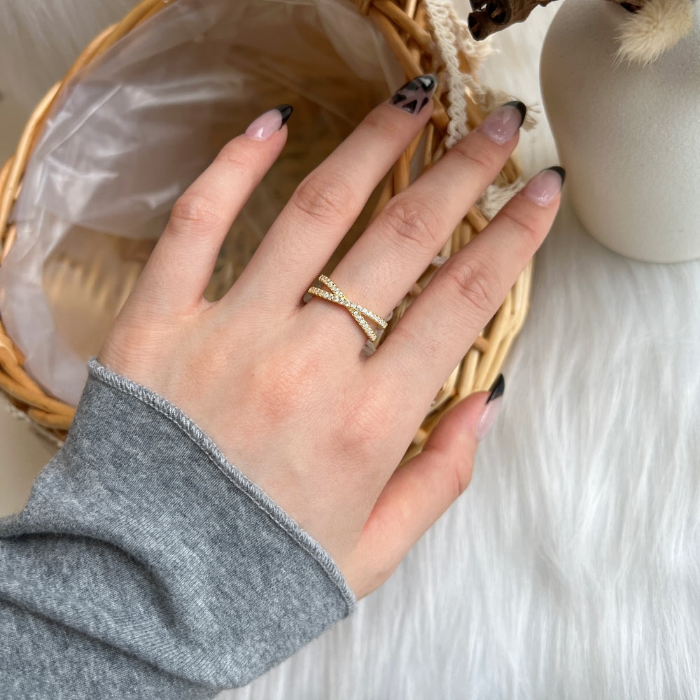 Silver Zircon Round Cut Inlaid Crossover Ring