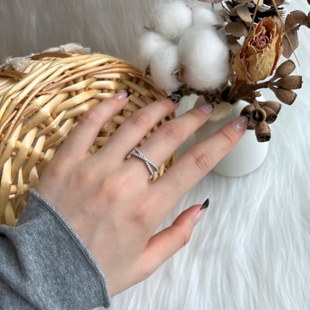 Silver Zircon Round Cut Inlaid Crossover Ring