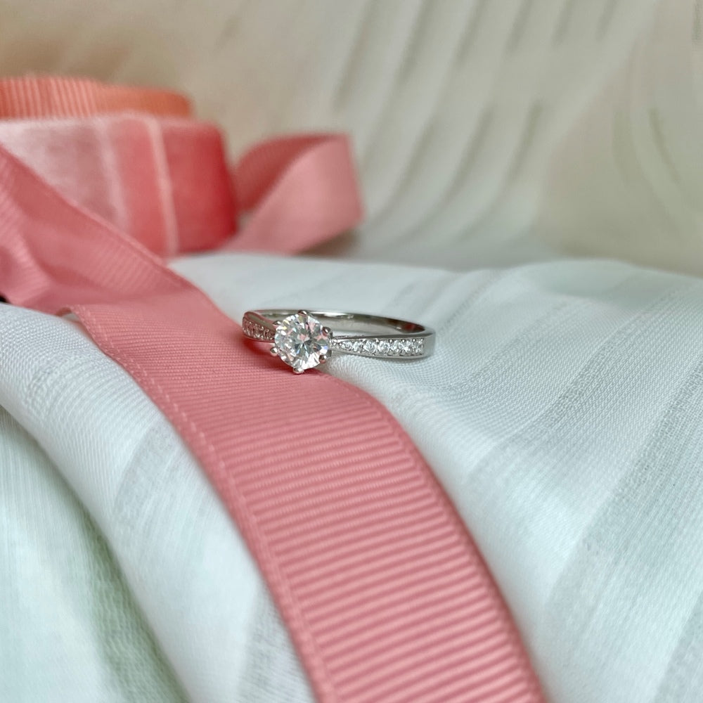 Silver Zircon Round Cut Twisted Inlaid Solitaire Ring