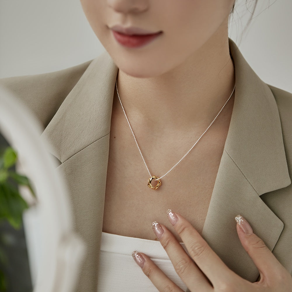 Silver Flower Pendant Necklace