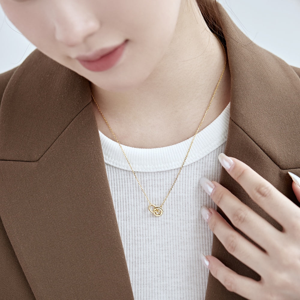 Silver Zircon Round Cut Interlocking Ring Pendant Necklace